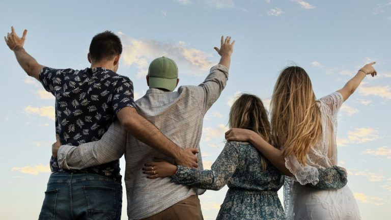 Cómo aprovechar el Día del Amigo en tu negocio