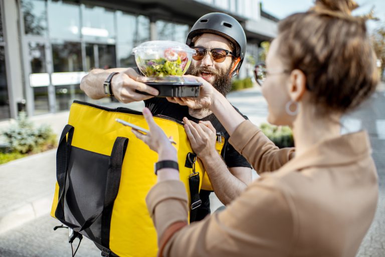 ¿Rappi o PedidosYa? ¿Cuál conviene más para vender desde tu restaurante en Argentina?